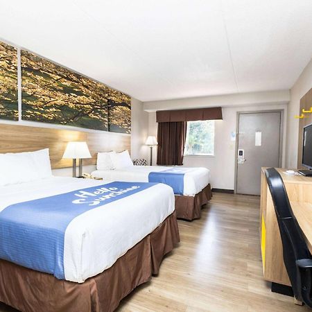 Days Inn By Wyndham Dayton Huber Heights Northeast Buitenkant foto