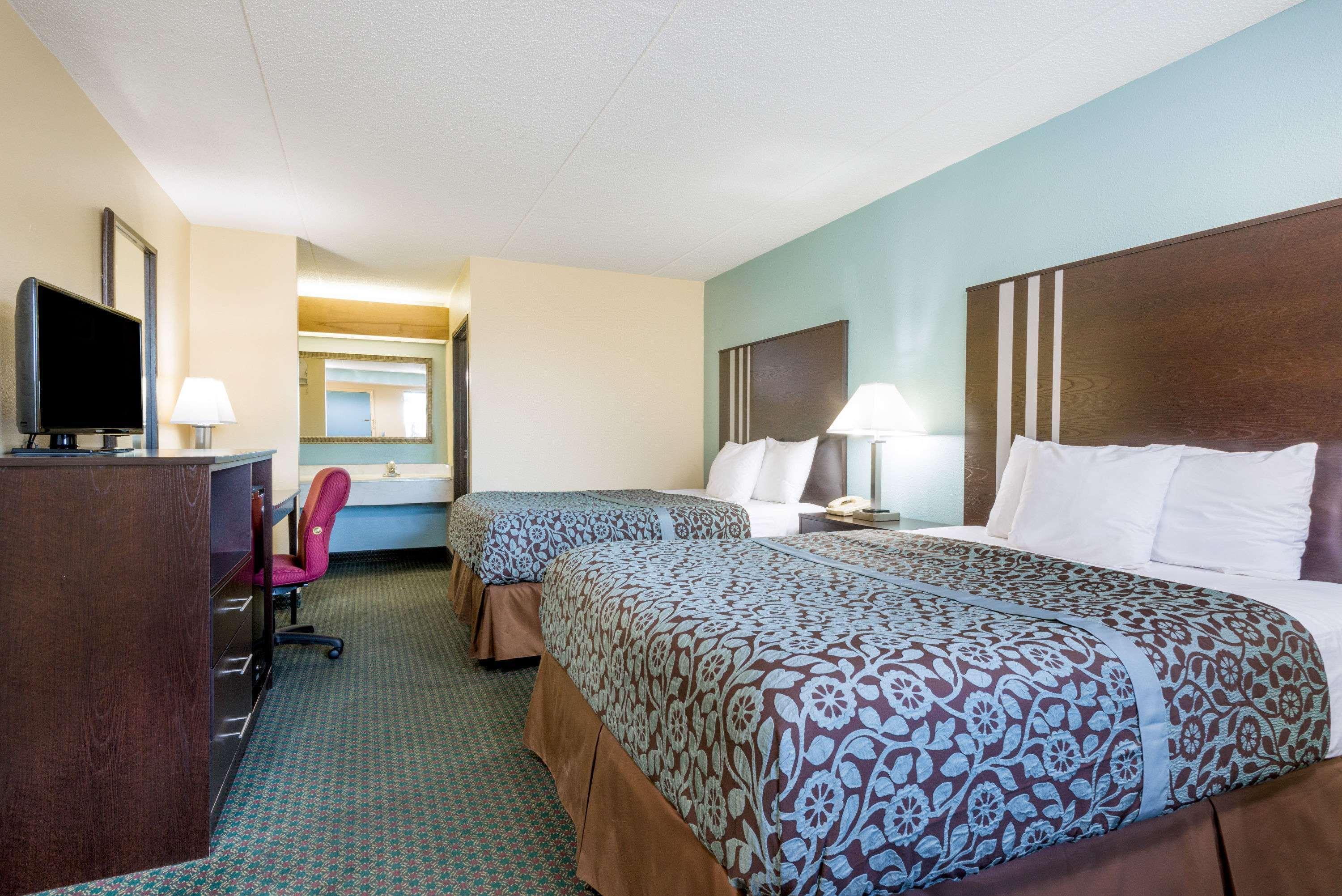 Days Inn By Wyndham Dayton Huber Heights Northeast Buitenkant foto