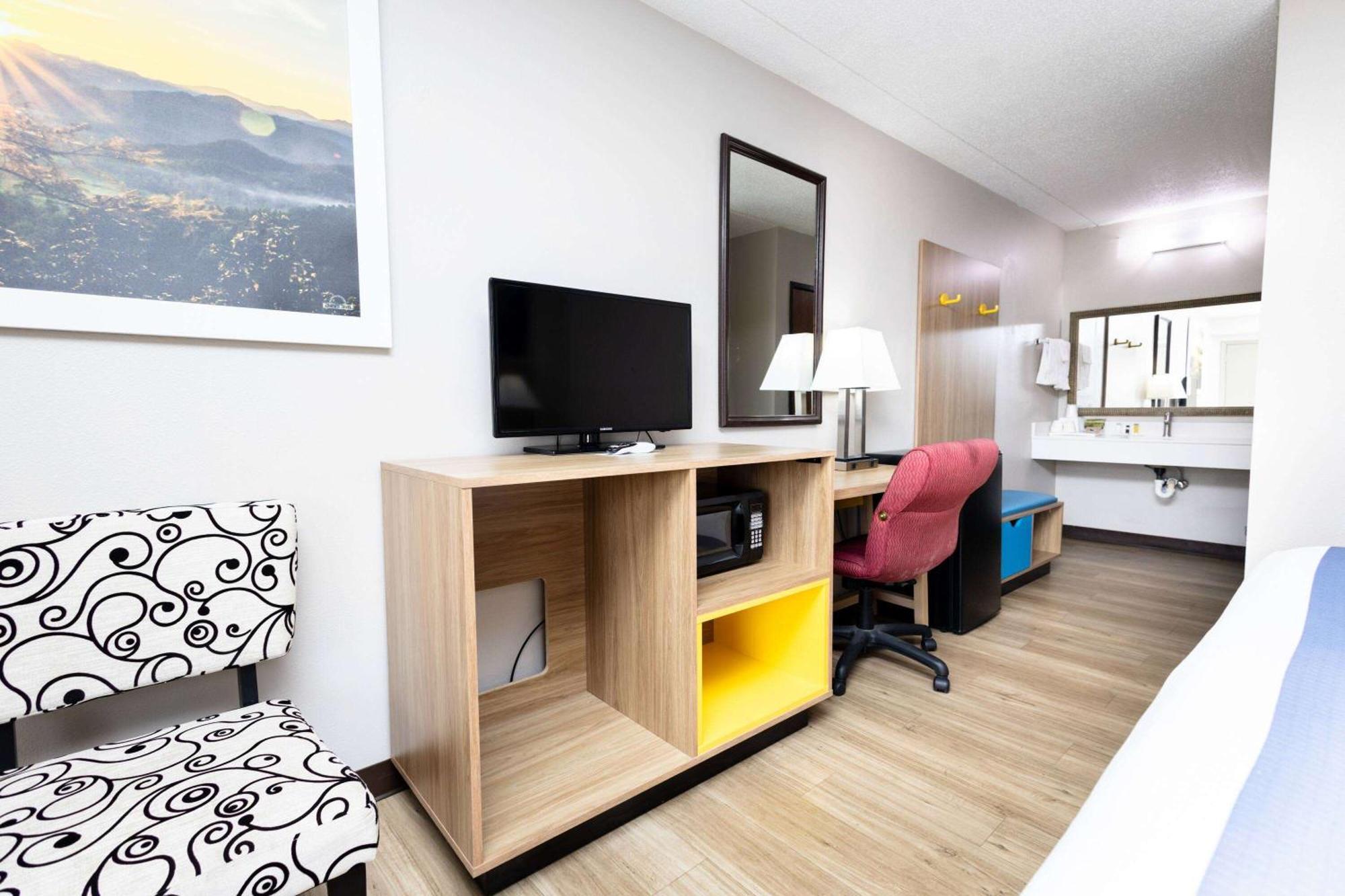 Days Inn By Wyndham Dayton Huber Heights Northeast Buitenkant foto