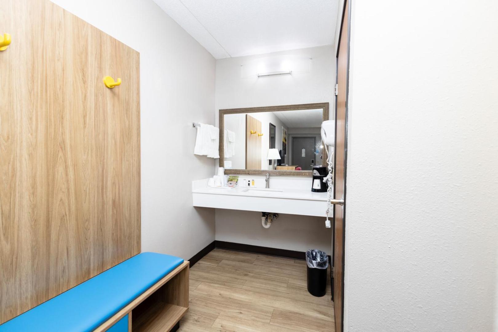 Days Inn By Wyndham Dayton Huber Heights Northeast Buitenkant foto
