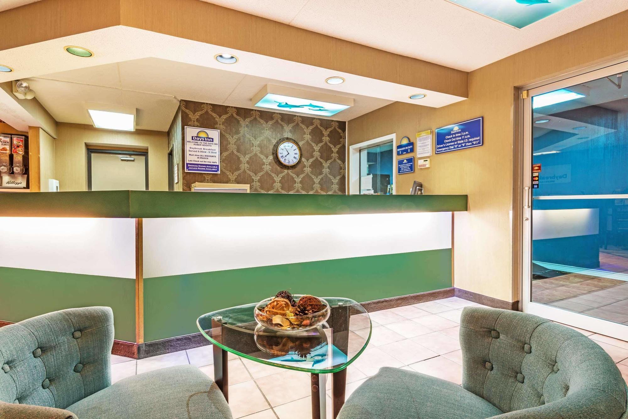 Days Inn By Wyndham Dayton Huber Heights Northeast Buitenkant foto